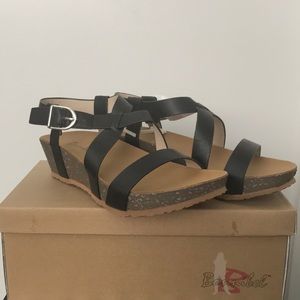 Black Buckle Zahara Sandal